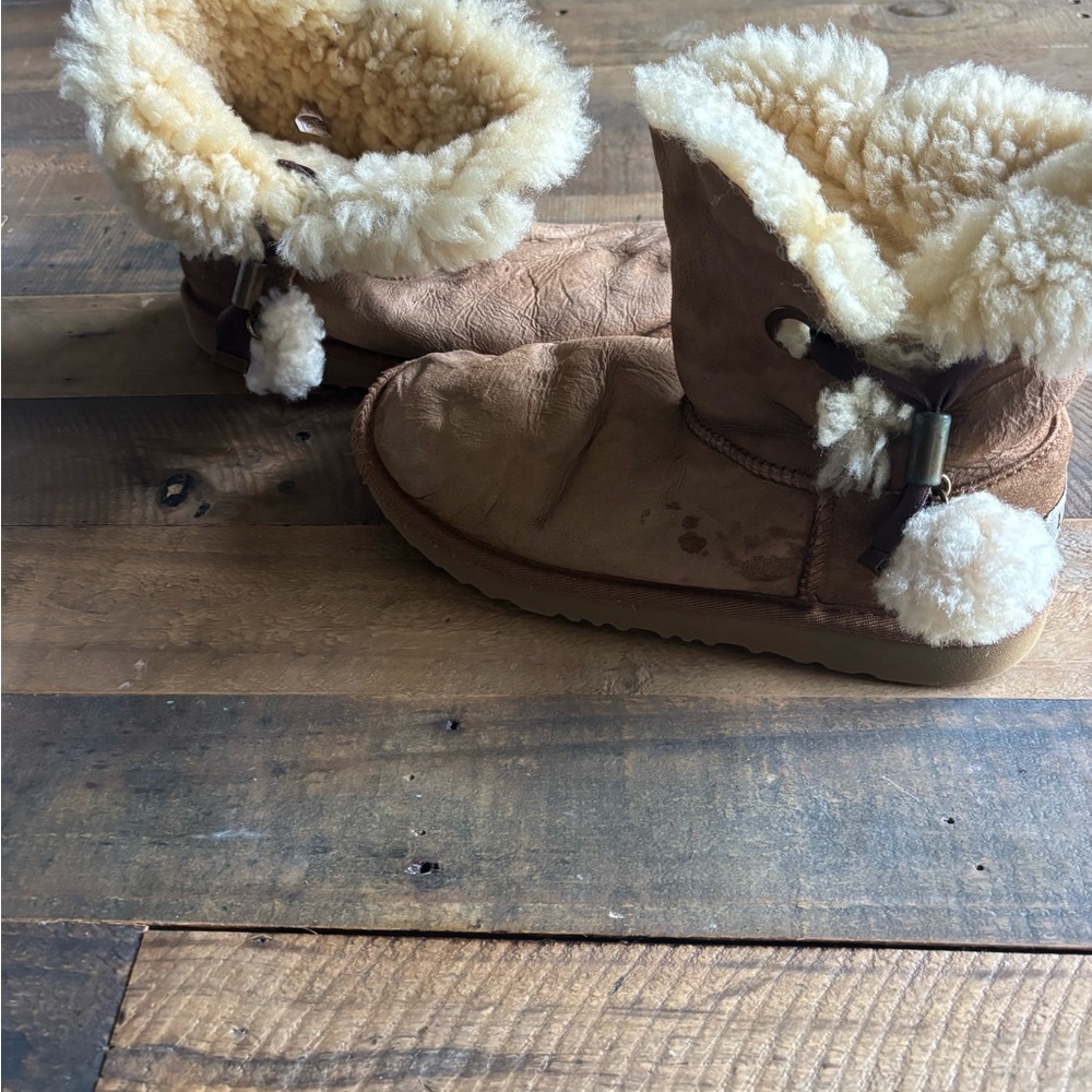 UGG Kids Low Boots with Cream Fleece
